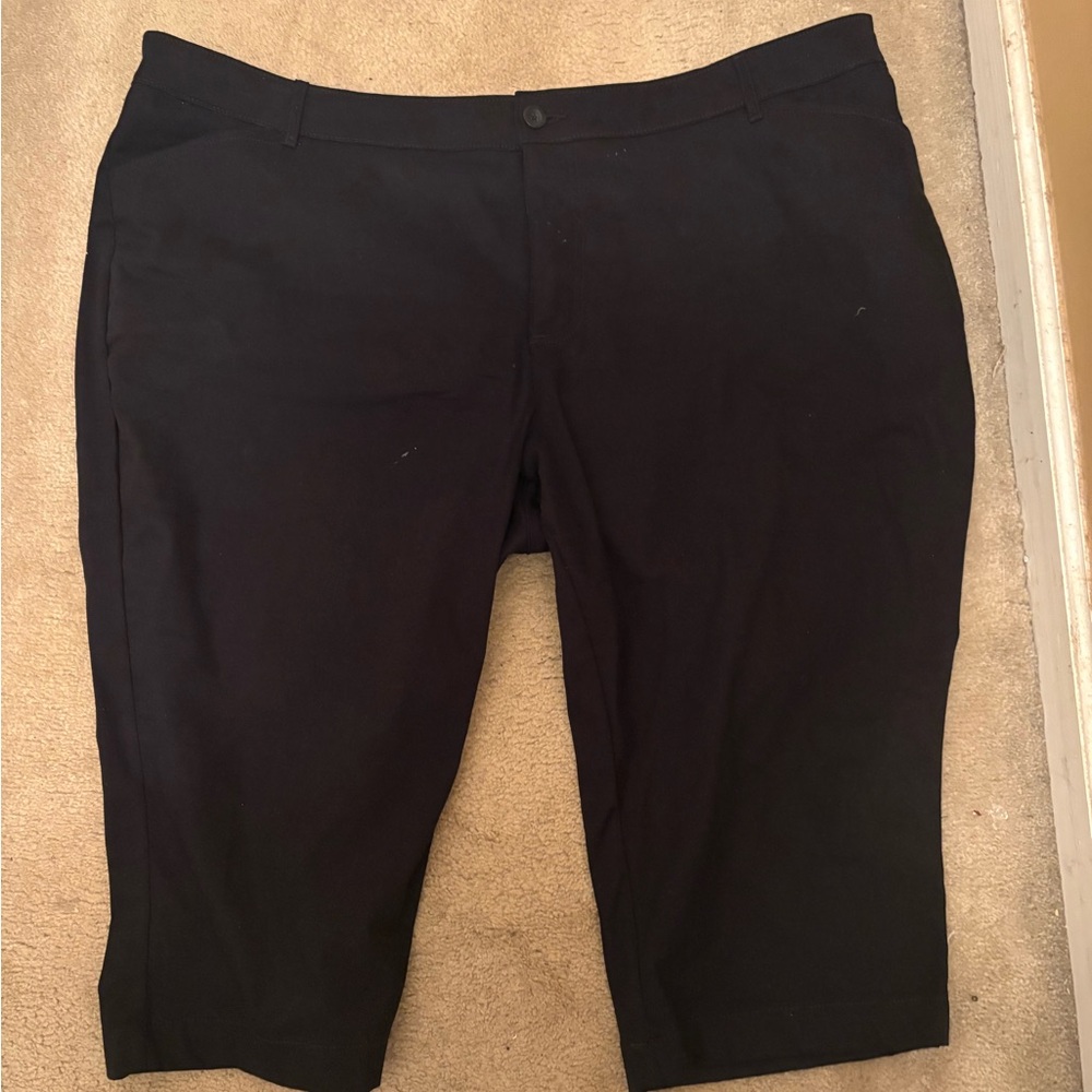 St johns bay capri Black Knee-Length Shorts,24w